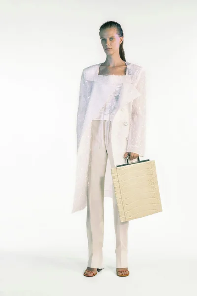 Look 18